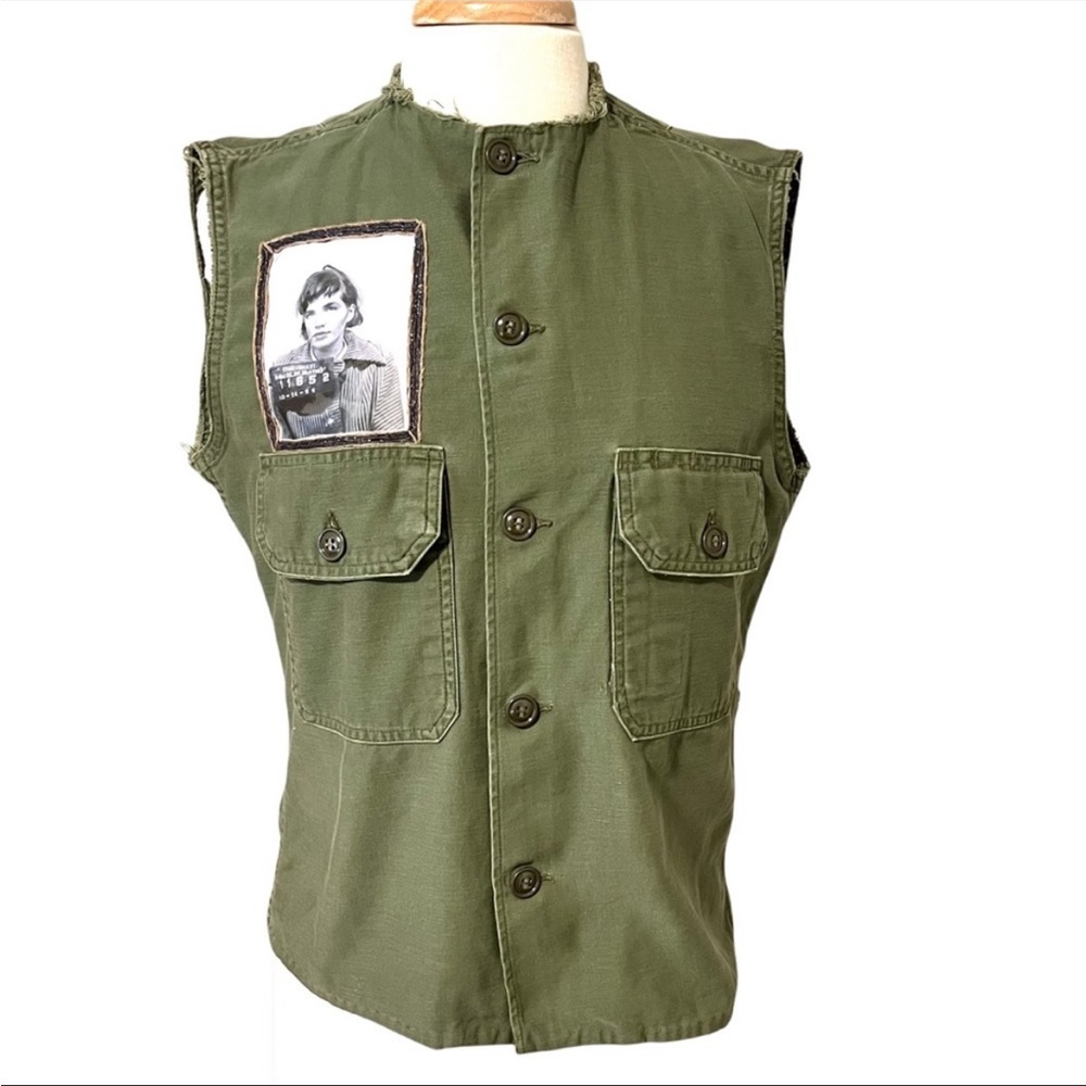 Upcycled Reworked Vintage Army Shirt with hand embroidery and vintage mug shot - Picture 4 of 12